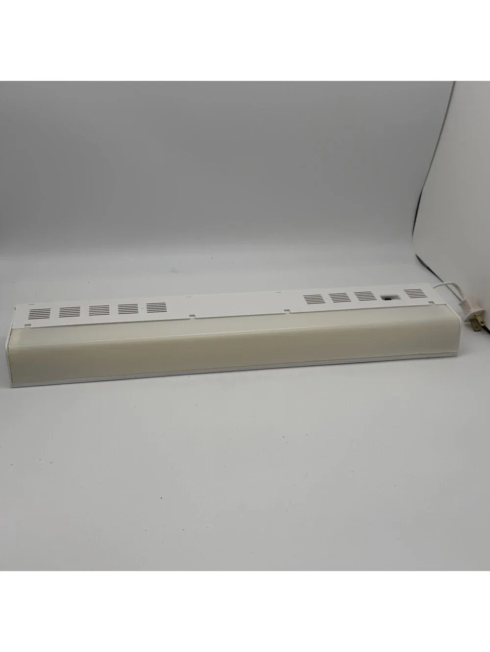 Lights America Portable Under Cabinet Fixture 18” Model 7000 Made in USA 118V